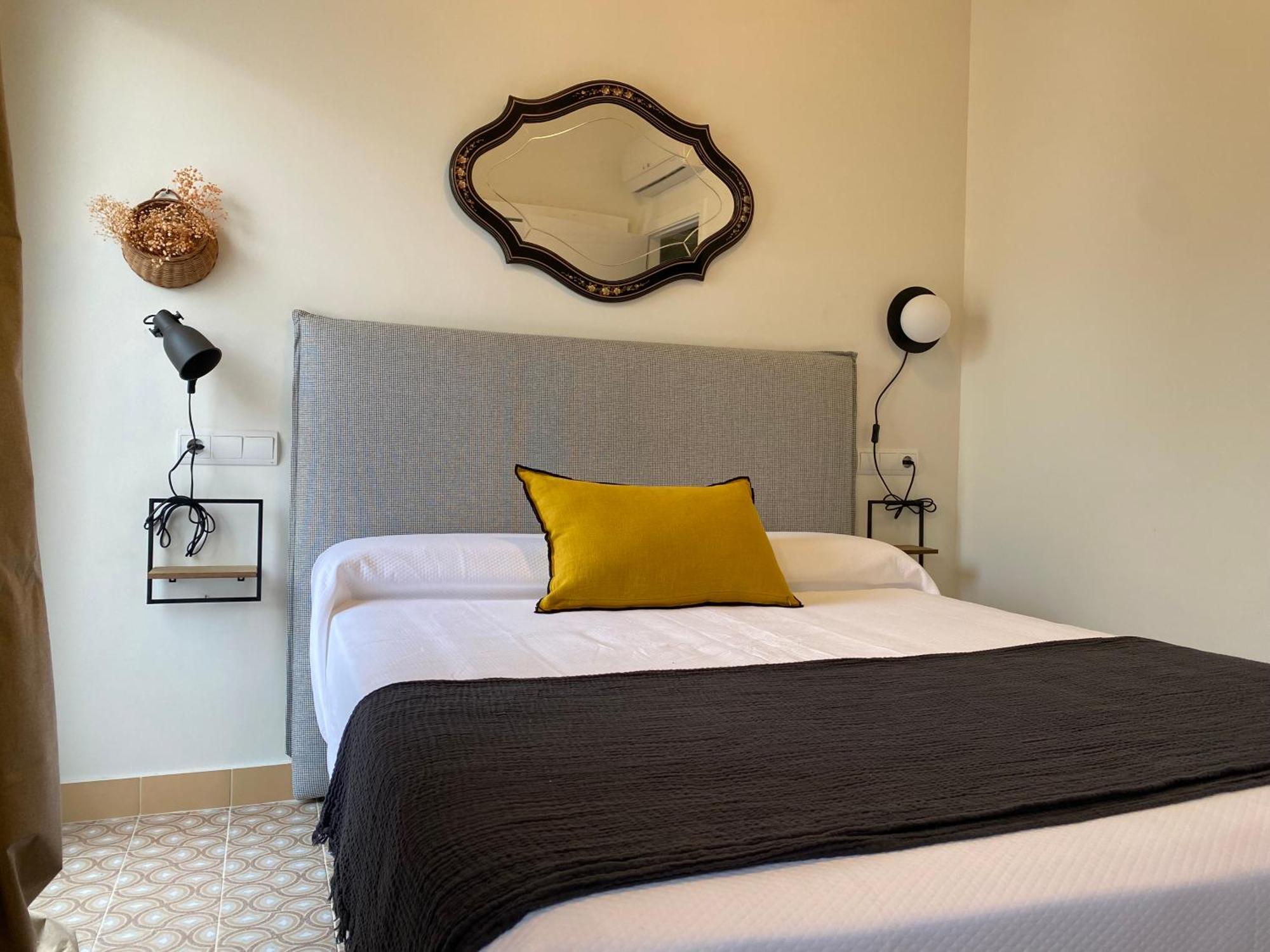 Les Filles Hotel Deltebre Eksteriør billede